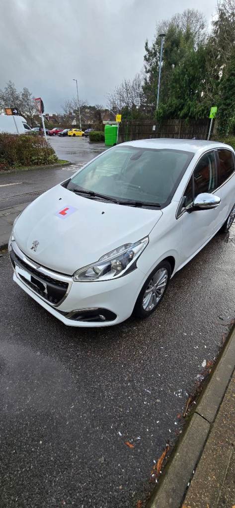 Peugeot, 208, Hatchback, 2017, Manual, 1199 (cc), 5 doors