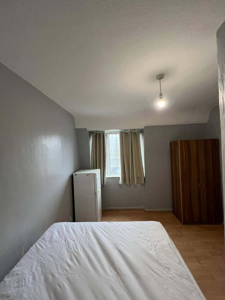 🌟 SPACIOUS DOUBLE ROOM IN STRATFORD ⭐
