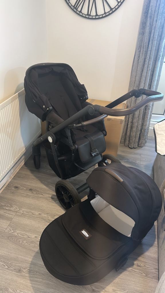 Baby style pushchair & carrycot 