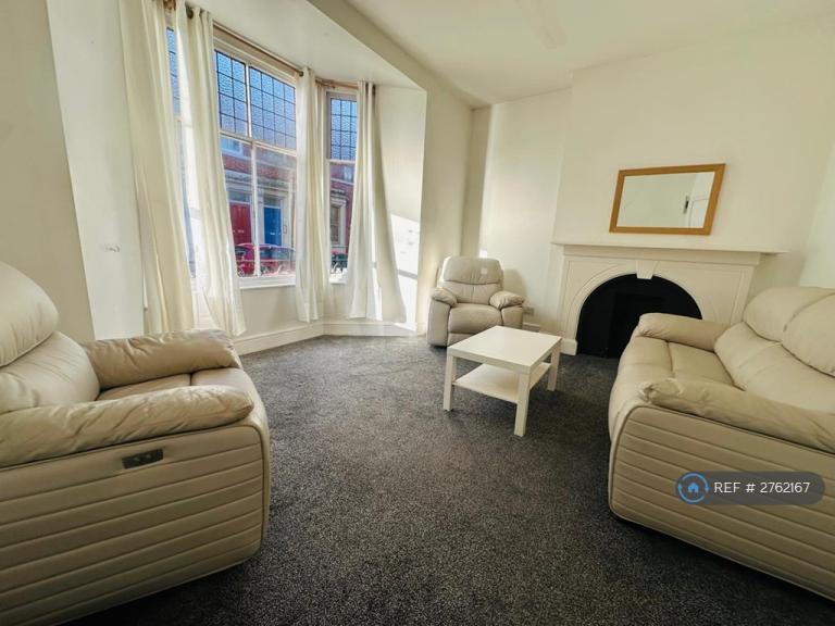 1 bedroom flat in Bairstow Street, Preston, PR1 (1 bed) (#2762167)