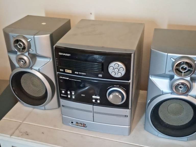 Sharp XL-S300 Stereo System with Speakers – Good Condition