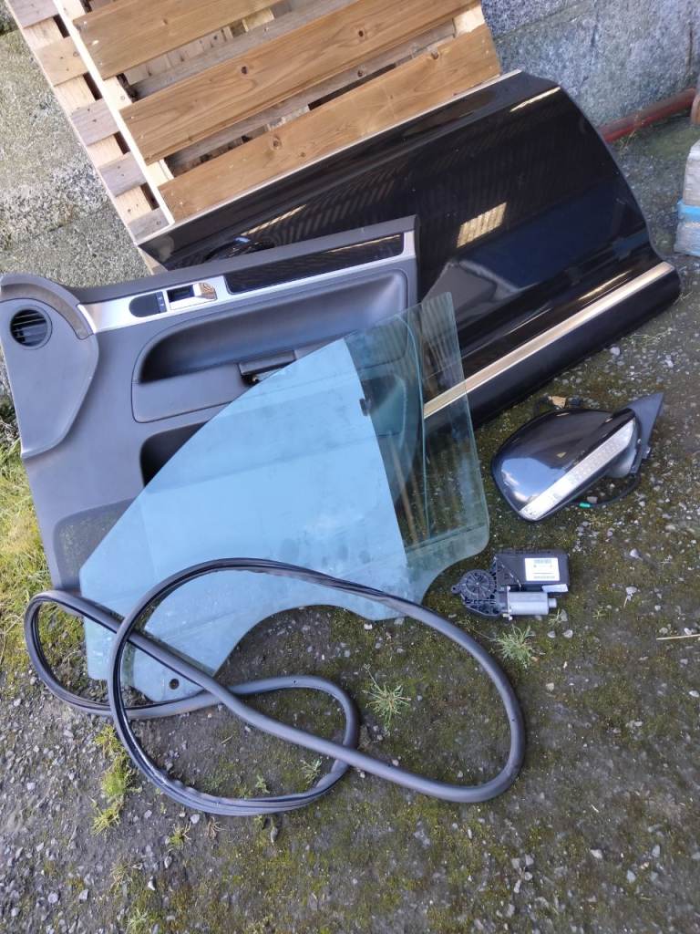 2008 7l touareg drivers door 