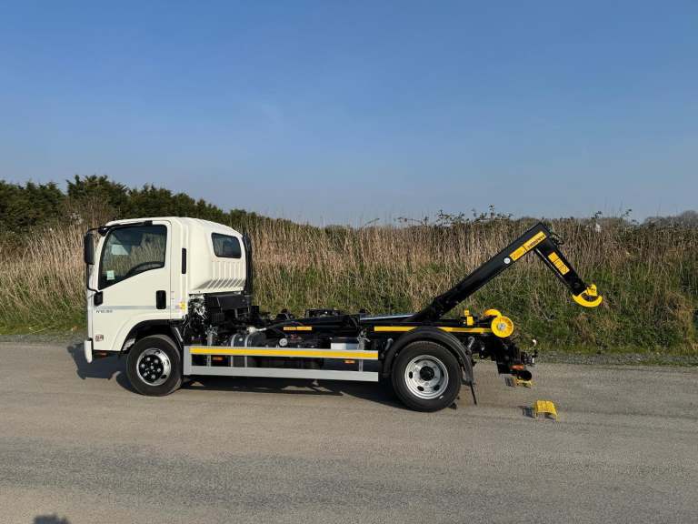 Isuzu Forward N75-150 hook loader  DIESEL MANUAL 2025