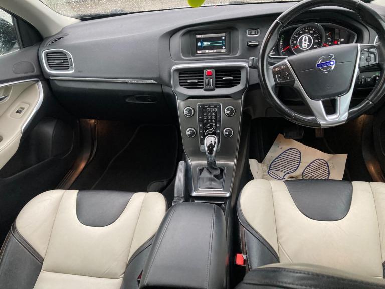 2015 Volvo V40 D2 [120] Cross Country Lux 5dr Geartronic HATCHBACK DIESEL Automatic