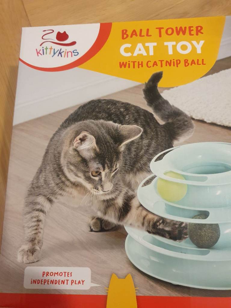 Ball tower cat toy 