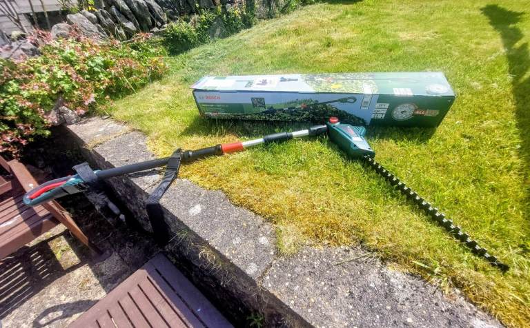 Cordless telescopic Hedge trimmer