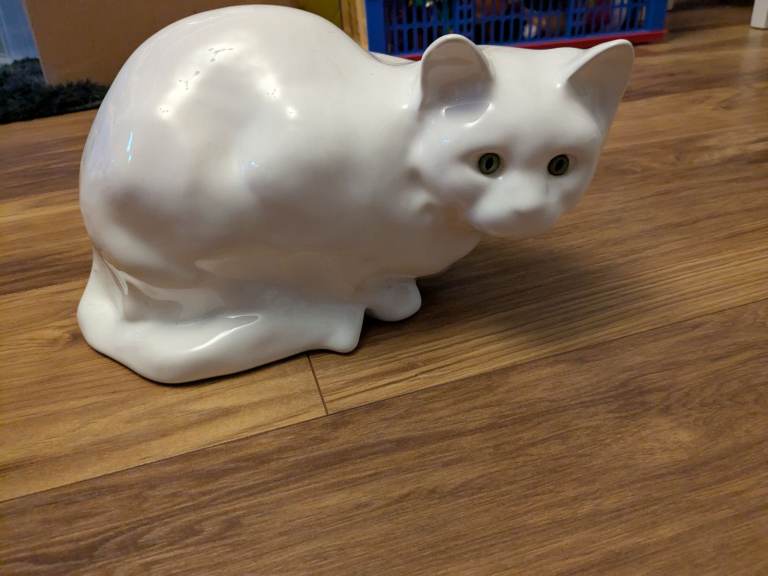 Vintage porcelain cat