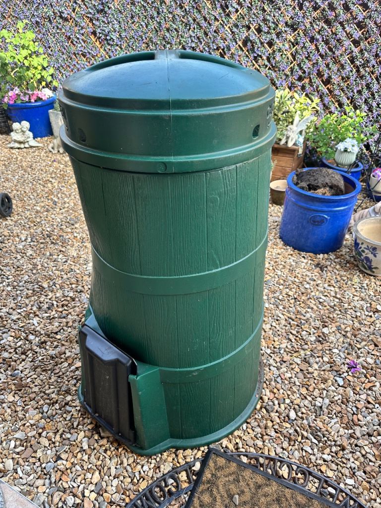 Garden compost bin