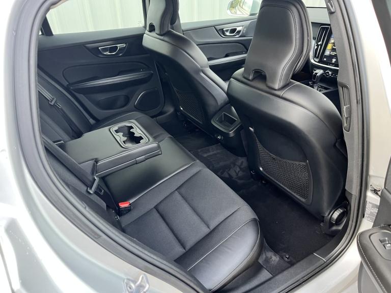 VOLVO V60 2.0 Momentum Plus D3 Silver Manual Diesel 2019