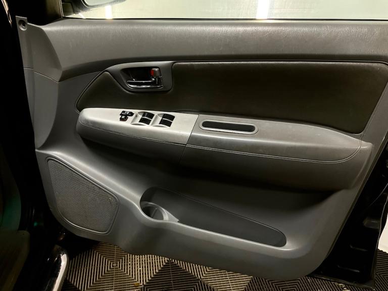 2011 Toyota Hilux 3.0 D-4D Invincible Pickup 4dr Diesel Auto 4WD (227 g/km, 171 bhp) Pick Up Dies...