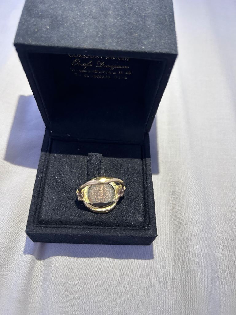 18ct yellow gold Roman coin ring 