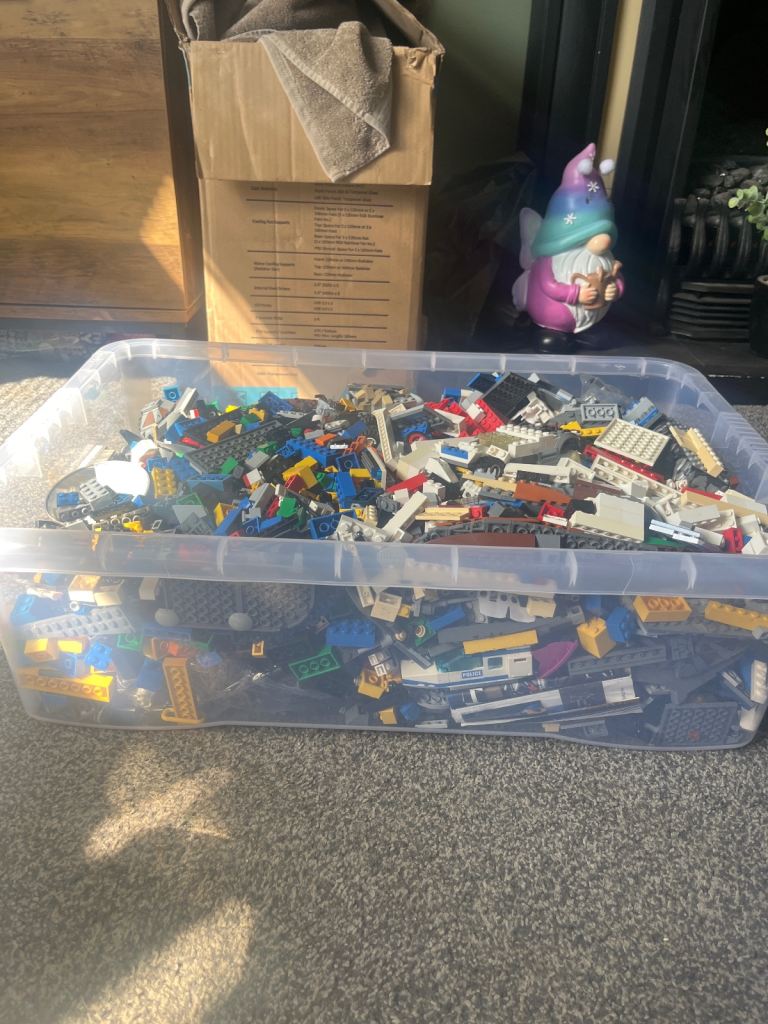 Assorted lego