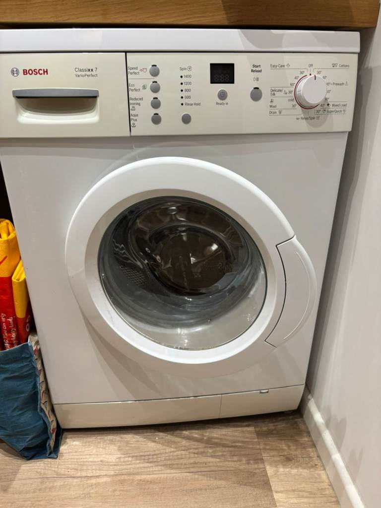 Bosch Classixx 7 VarioPerfect Freestanding White 7kg 1400RPM Washing Machine