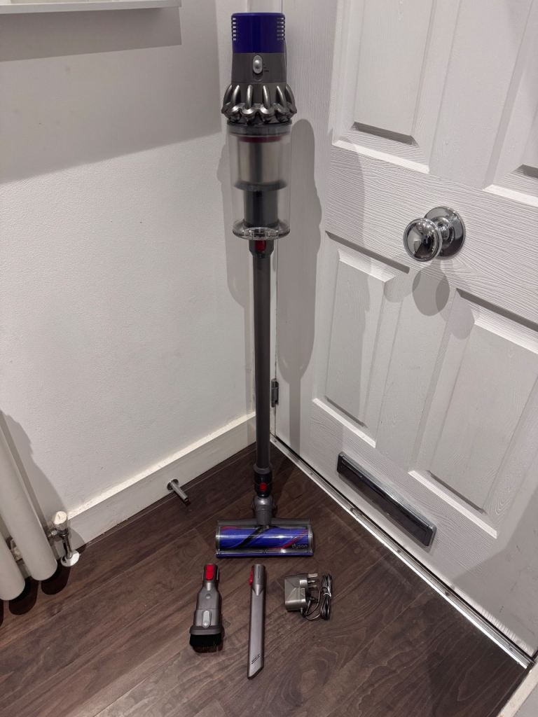 Dyson V10 Cordless Vacuum Cleaner - Refurbished Like New 