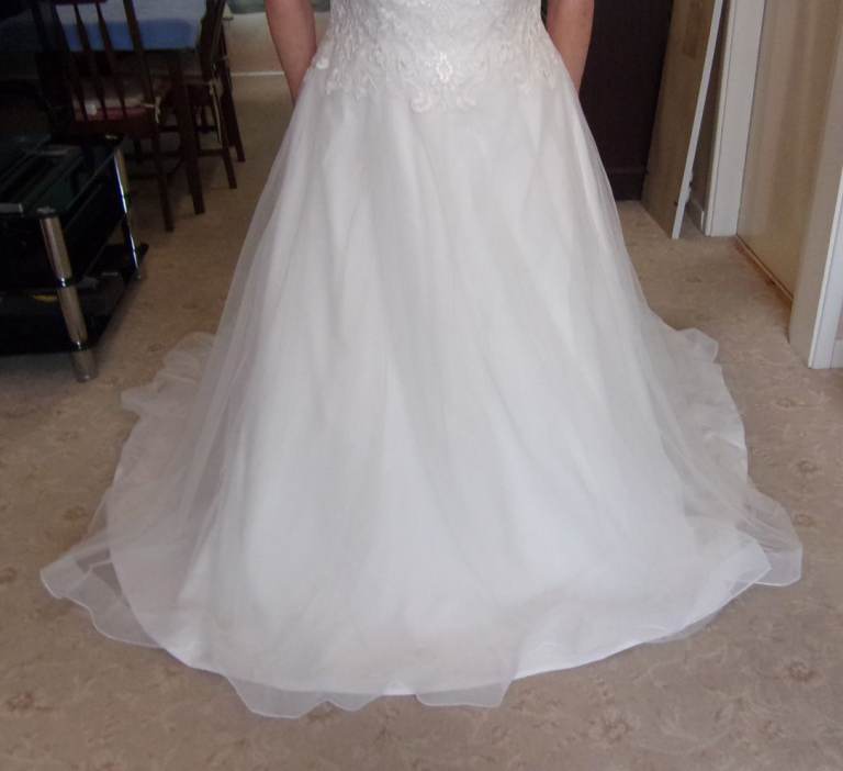 Wedding Ivory dress for sale size UK 18-20/22