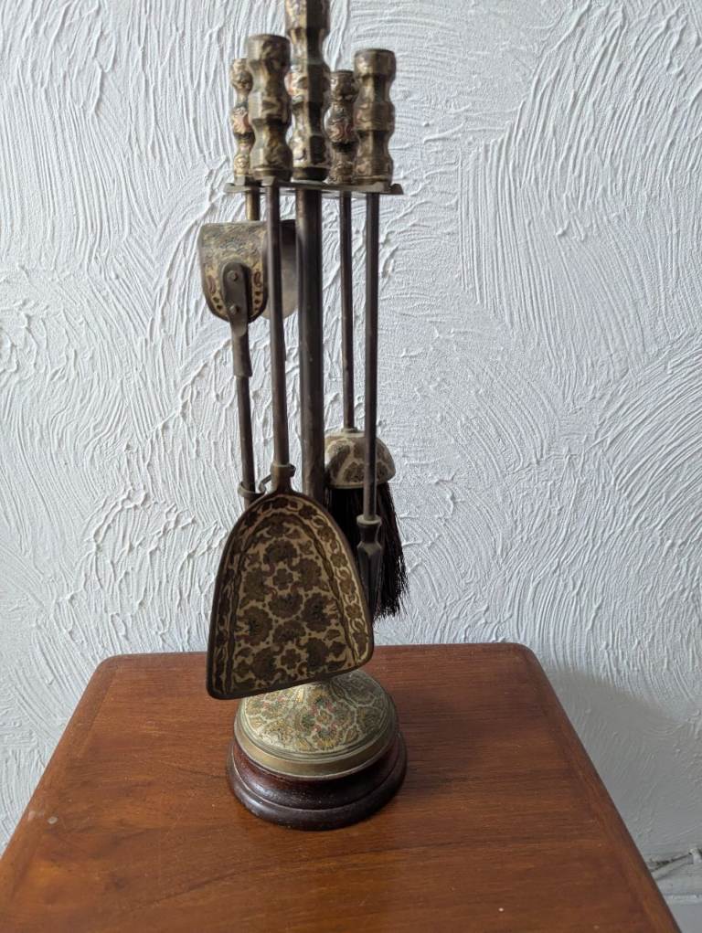 ANTIQUE DECORATIVE FIRESIDE COMPANION SET 