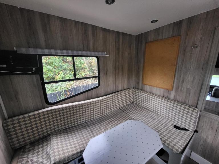 Isuzu NPR Horsebox Horse Box 2009 