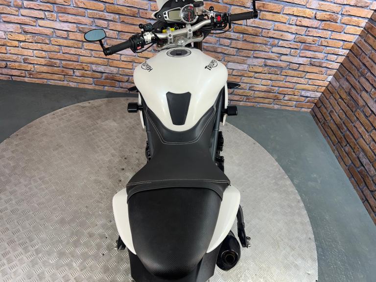 Triumph Speed Triple 1050 - EXCELLENT CONDITION - NATIONWIDE DELIVERY 