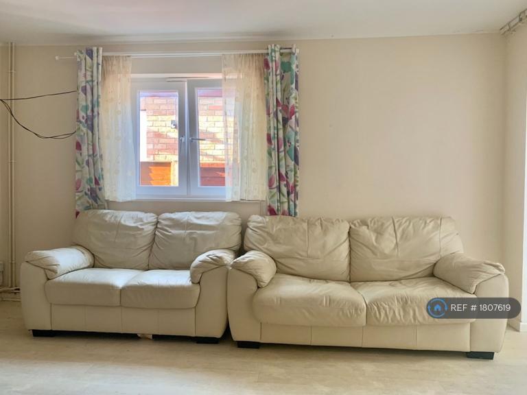 2 bedroom flat in Tiverton Way, Cambridge, CB1 (2 bed) (#1807619)