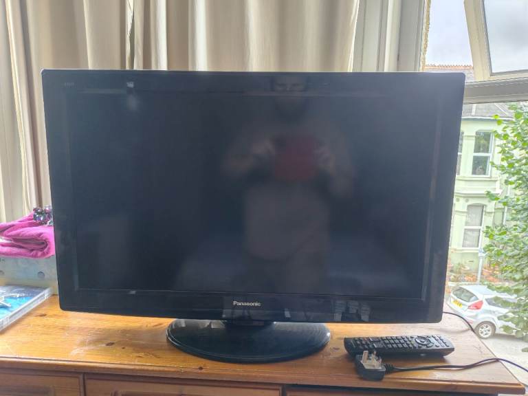 Panasonic 32" HD television 