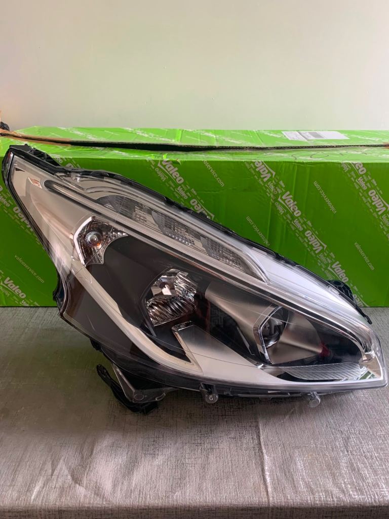 VALEO Peugeot 208 Mk1 Facelift 2017–2020 Headlight – Driver Side (Right)