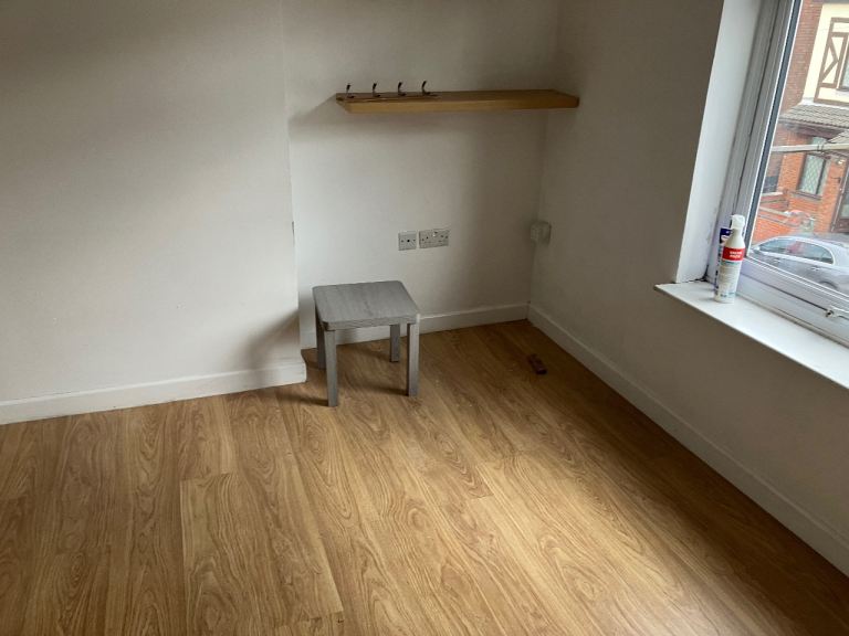 Self contained flat to rent redditch town centre