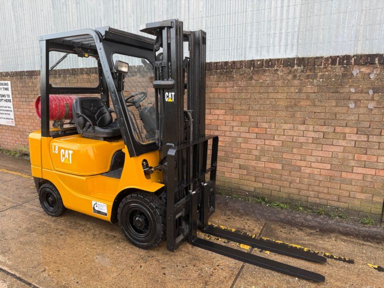 Caterpillar 1.8ton gas forklift, container spec triple mast 