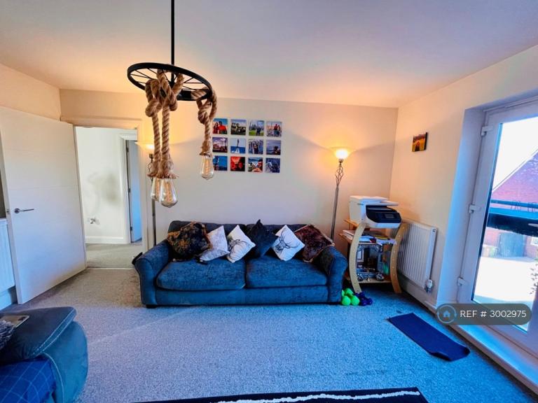 2 bedroom flat in Cadet Drive, Shirley, Solihull, B90 (2 bed) (#3002975)