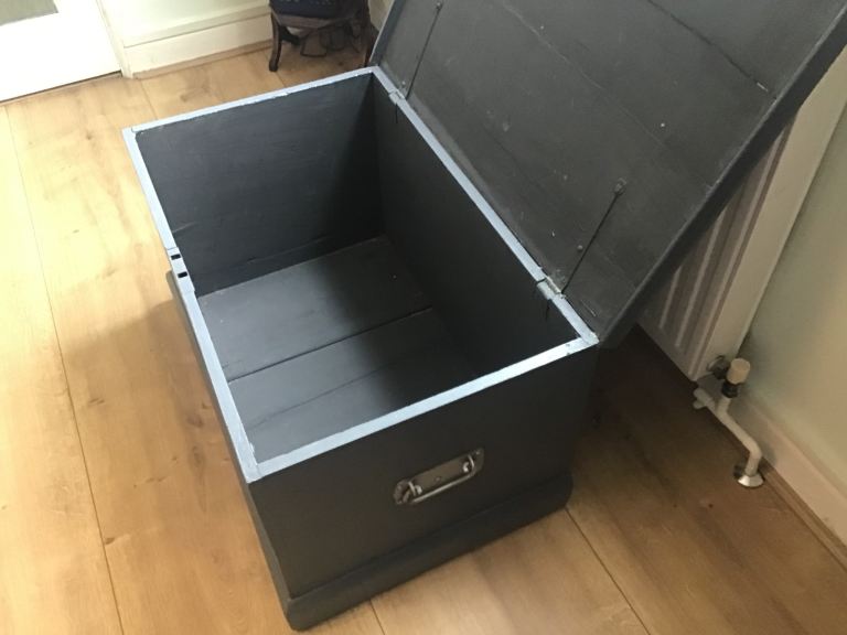 Old pine storage box 71 cm x W 45cm x H41 cm