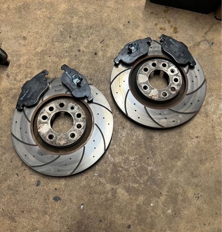 Vauxhall Astra h vxr dimple grooved front brake discs with brembo pads