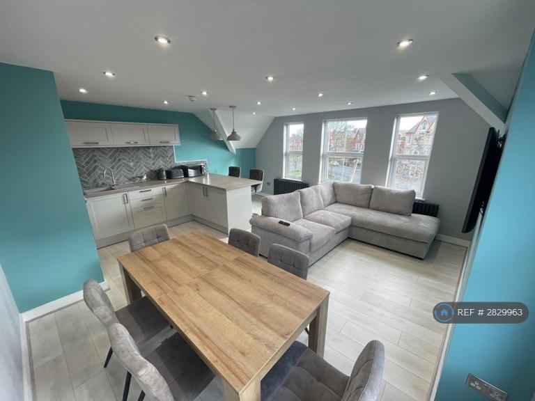 2 bedroom flat in Prospect Street, Bridlington, YO15 (2 bed) (#2829963)