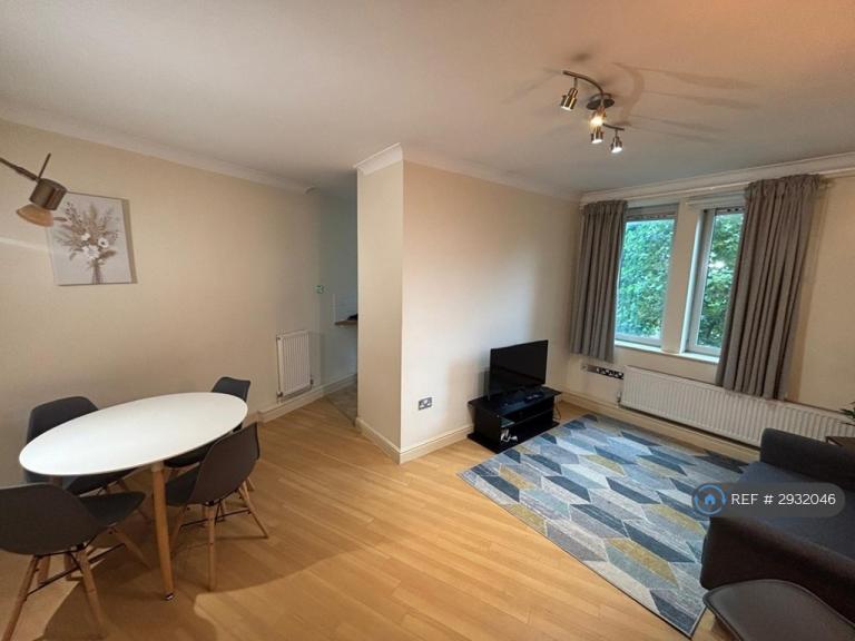 2 bedroom flat in Loxley Court, Nottingham, NG1 (2 bed) (#2932046)