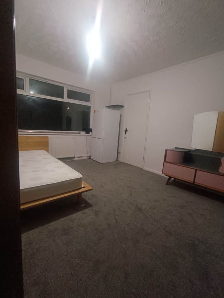 Spacious and big double room available in ST17 9SX