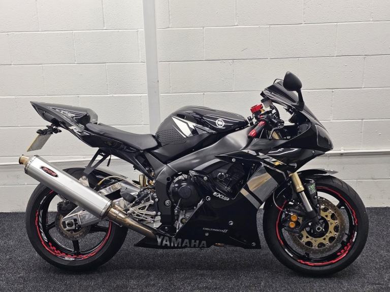 YAMAHA YZF-R1 ** BOS EXHAUST - LOW MILEAGE - JUNE 2026 MOT **