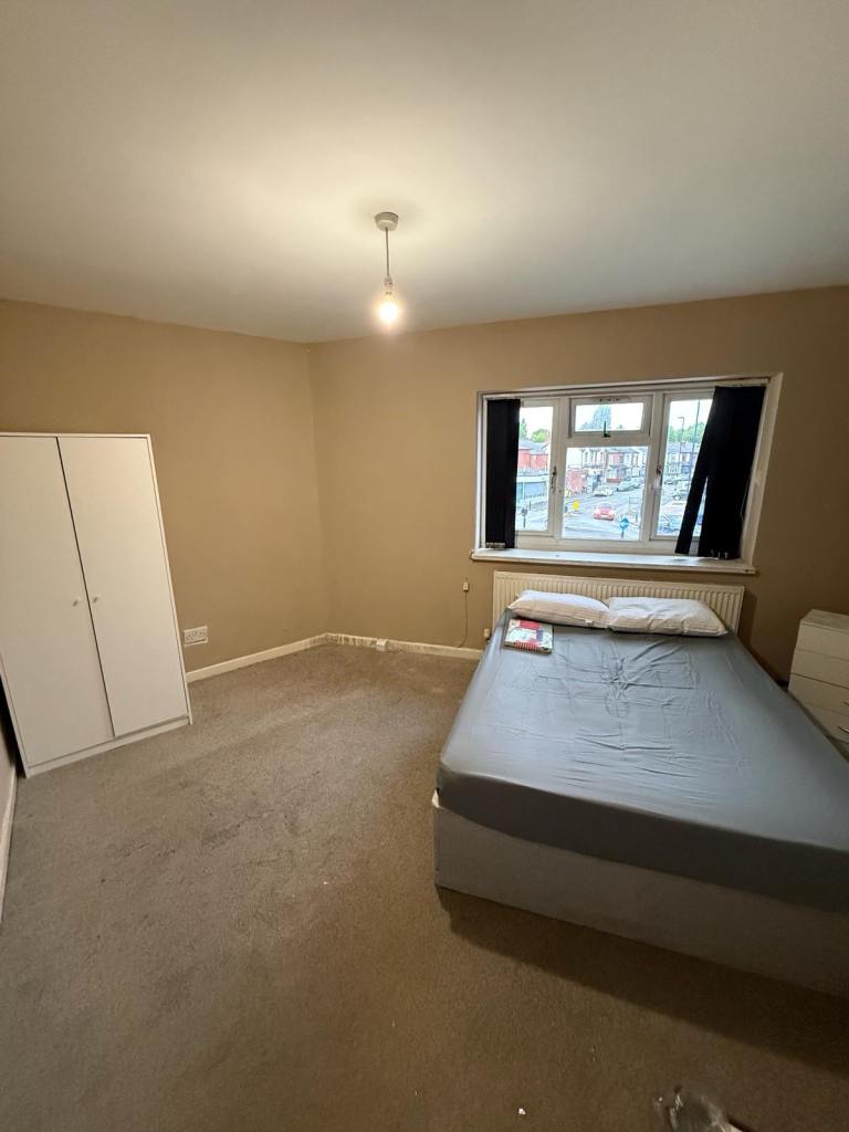 Two bed flat for Universal Credit 