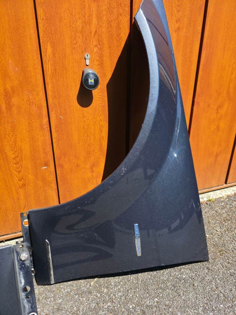 Mercedes C-Class W204 (2010) Front Wings / Front Fenders – Clean Mercedes C-Class 