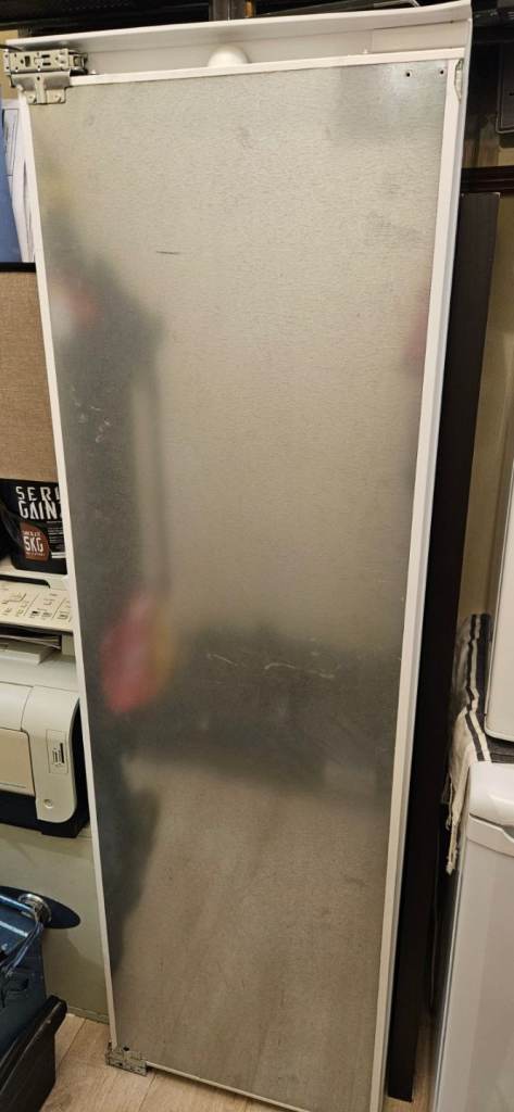 ALMOST NEW  Bosch Built-In Fridge larder.