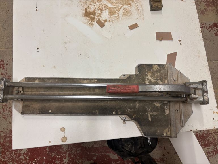Tile cutter