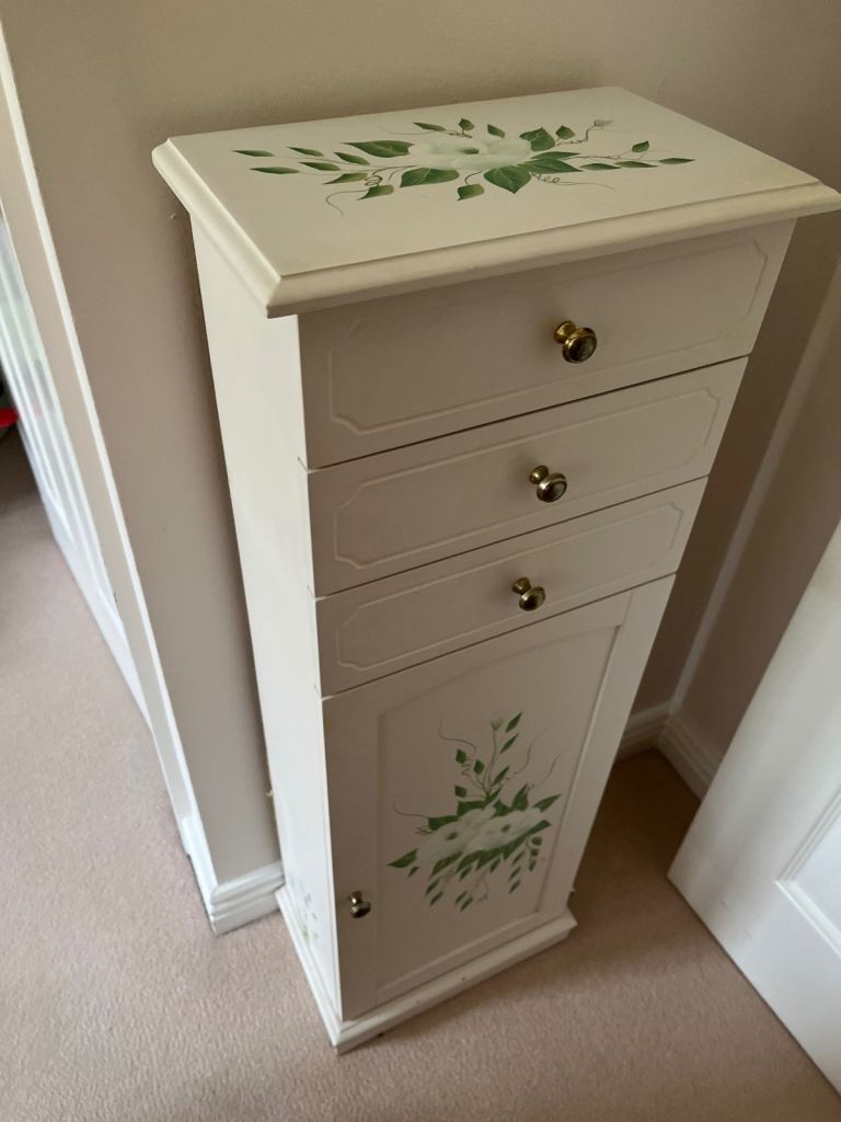 Jewellery cabinet