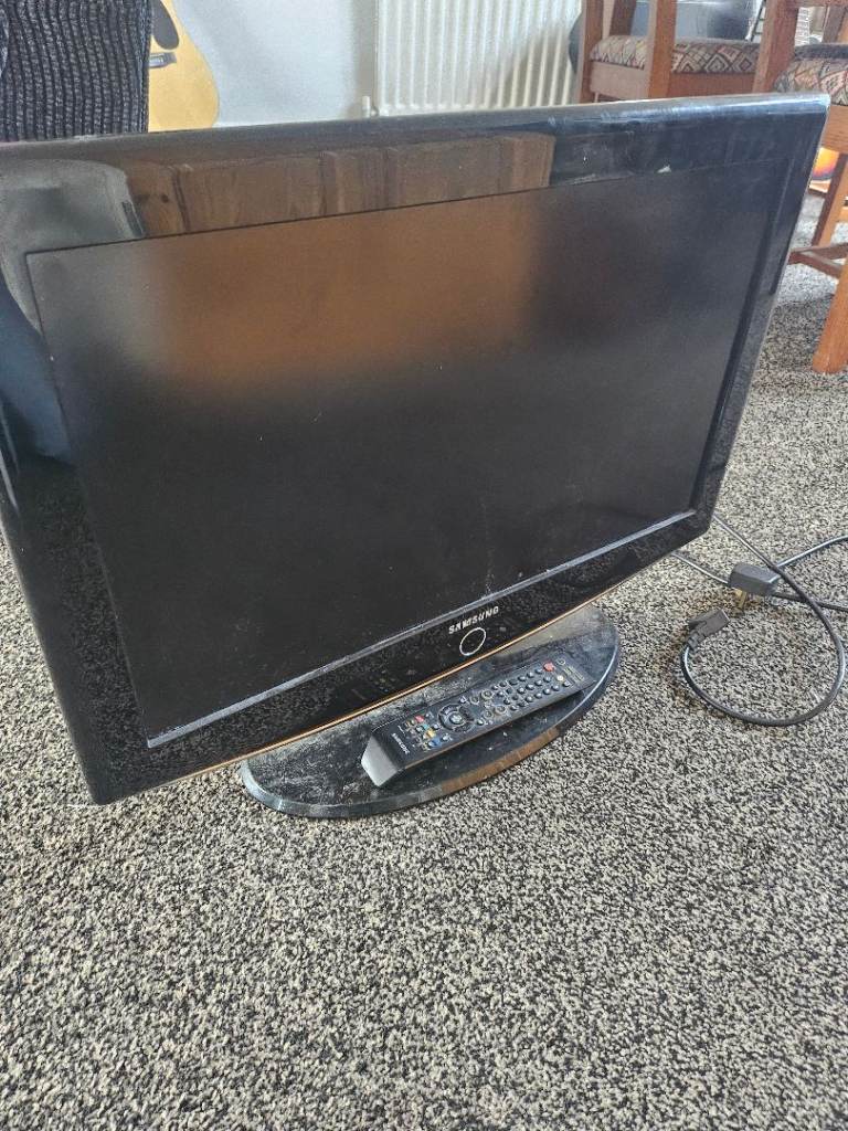 Samsung 26in led tv with remote 