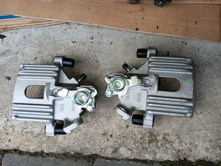 Mini R50 pair of rear brake calipers