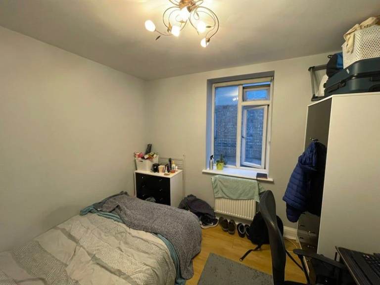 LEEDS DSS UC LCW PIP BENEFITS DOUBLE ROOM