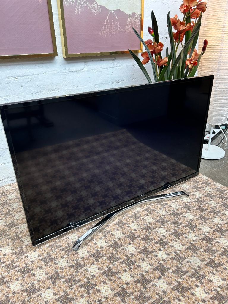 JVC 40 Inches LED Smart 4k HDR Television (no remote) 