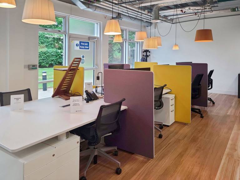 Gerrards Cross - SL9 0BG \ Coworking Desks for Rent with Flexible Access