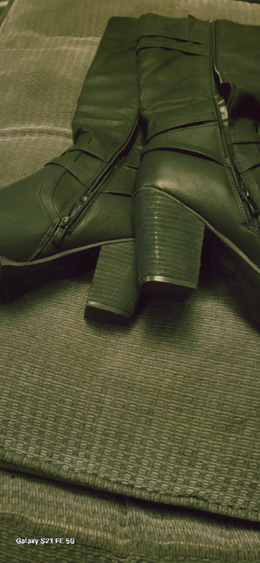 image for Pre Owned women's heal boots 