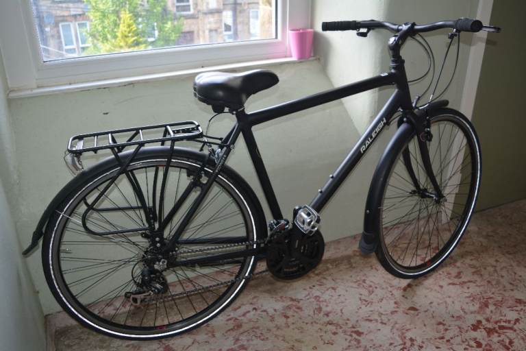 Raleigh Hybrid Bike - (21") (Mat Black) - Like New!t