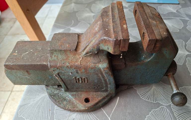 Vintage Metal Bench Vice