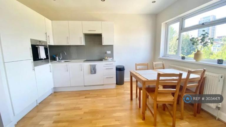3 bedroom flat in Russell Road, London, NW9 (3 bed) (#3034471)
