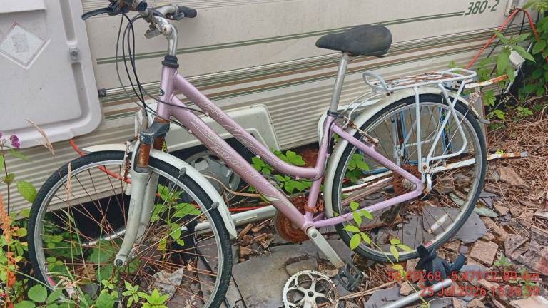 Land rover Ladies Bike – Needs Some TLC, Ready for a Project