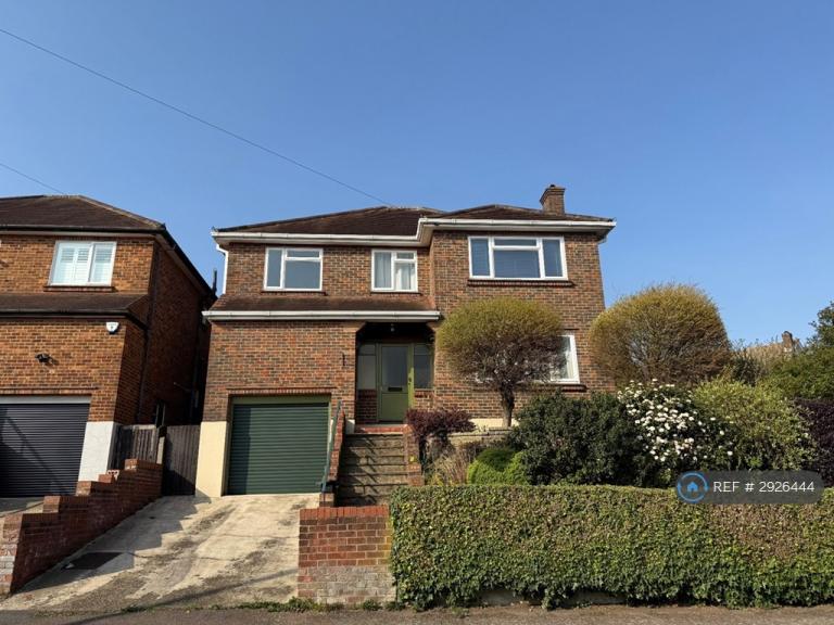 4 bedroom house in Goldings Road, Loughton, IG10 (4 bed) (#2926444)